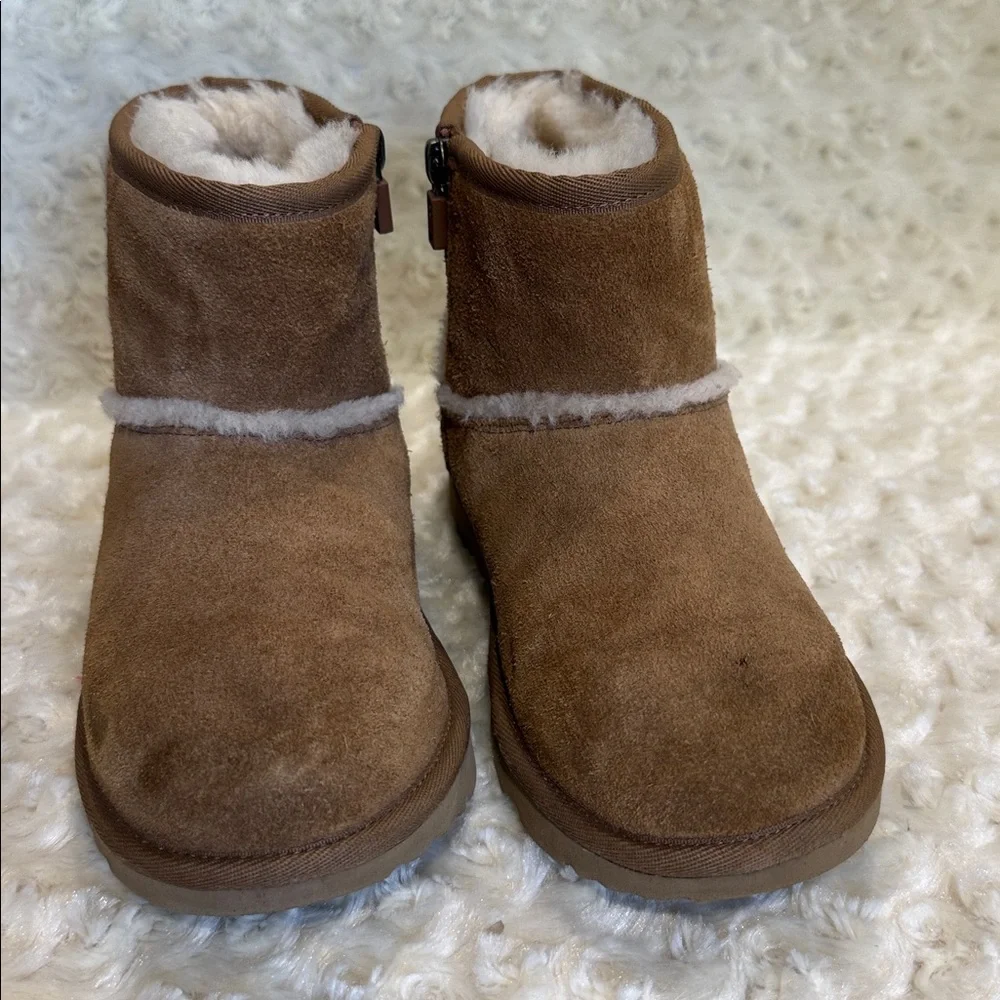UGG tang short boots with zipper for big girl size 4
